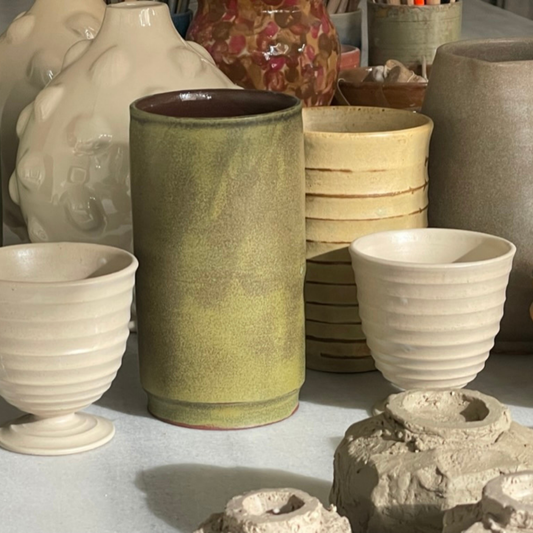 VASE // CYLINDIRICAL PESTO GREEN