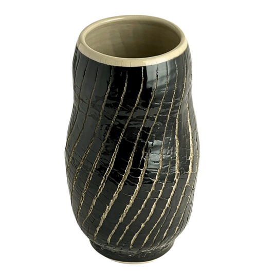VASE // CRACKED BLACK