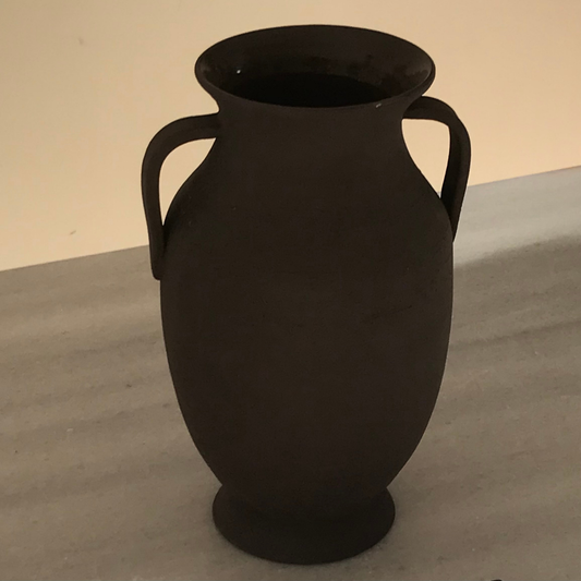 VASE // DARK AMPHORA