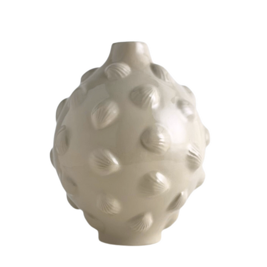 VASE // GLOSSY BEIGE WITH SHELLS