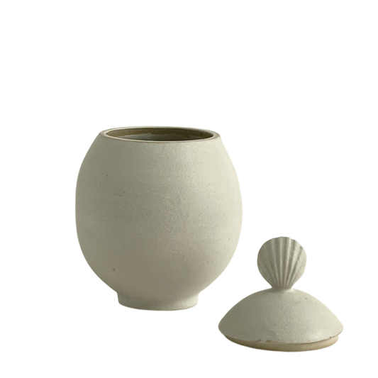 LIDDED JAR // QUEEN SCALLOP SATIN WHITE