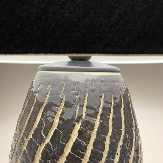 LAMP // CRACKED BLACK