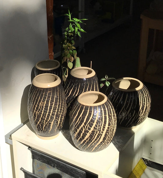 VESSEL // CRACKED BLACK