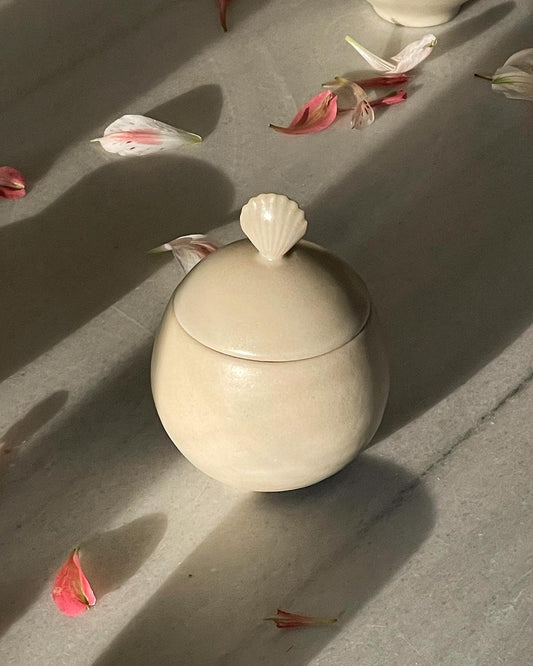 LIDDED JAR // QUEEN SCALLOP SATIN WHITE