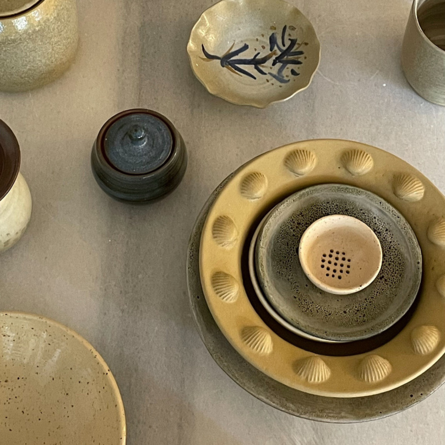 BOWL // DESERT YELLOW WITH SHELLS
