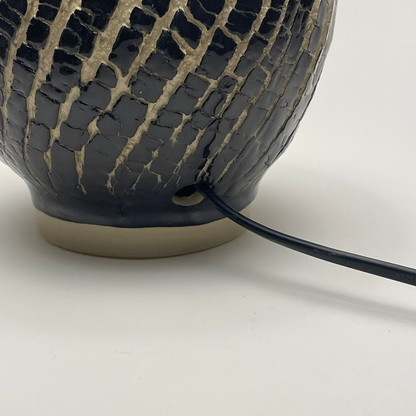 LAMP // CRACKED BLACK
