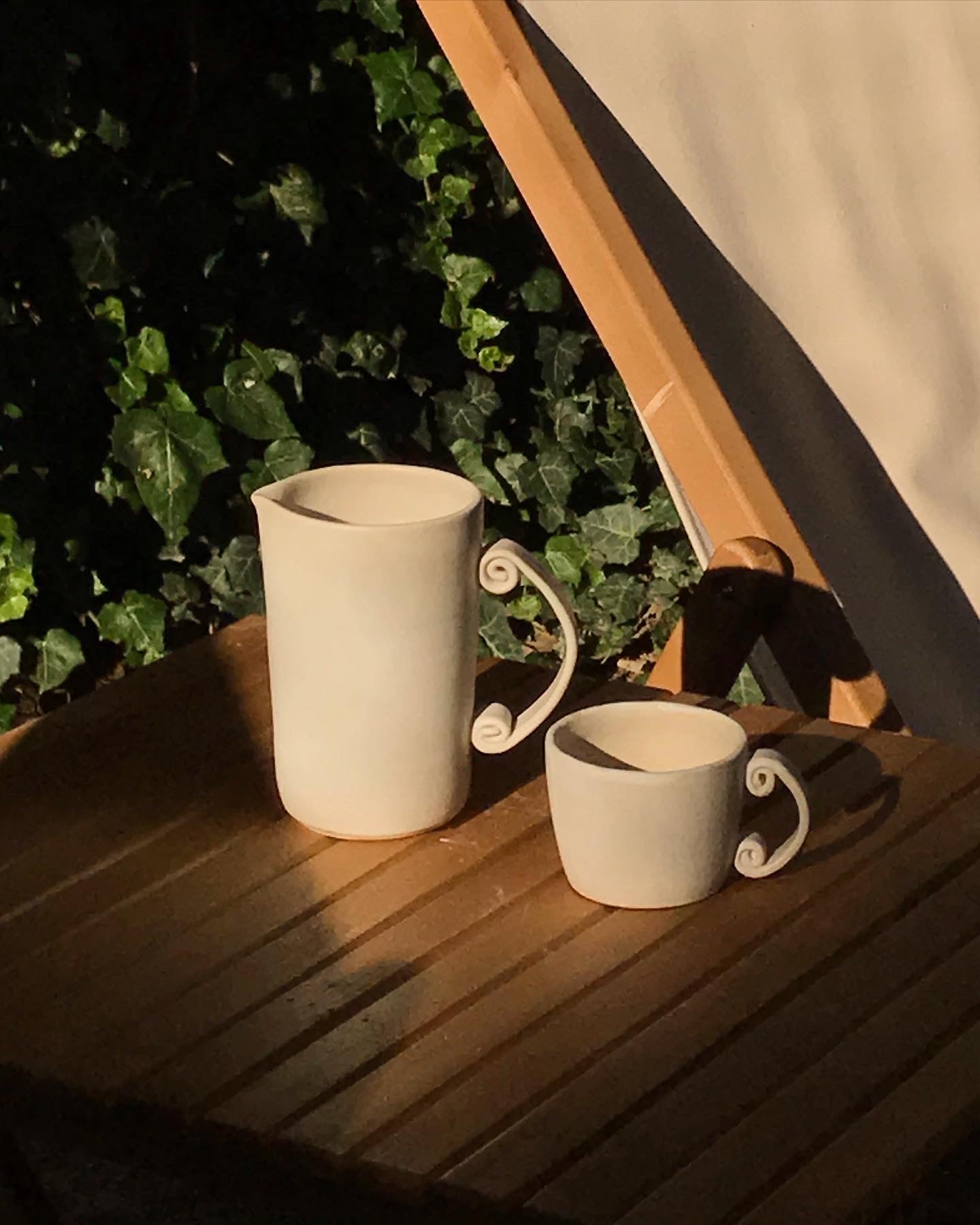 JUG // SATIN WHITE