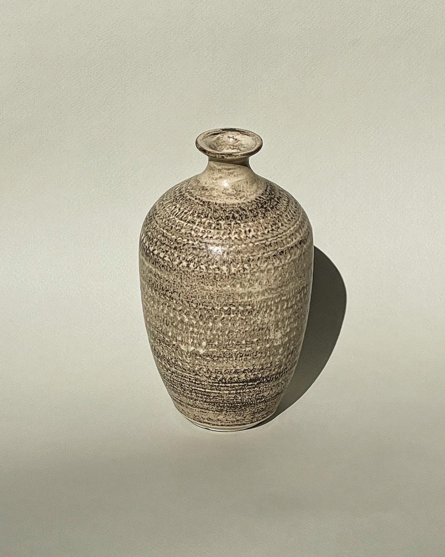 VASE BOTTLE // KANNA MANGANESE